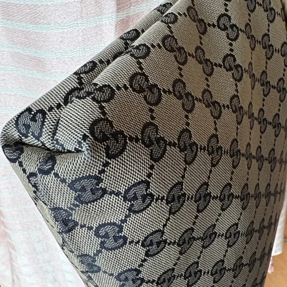 Gucci GG Supreme Sherry Line Messenger Bag - Picture 6 of 16